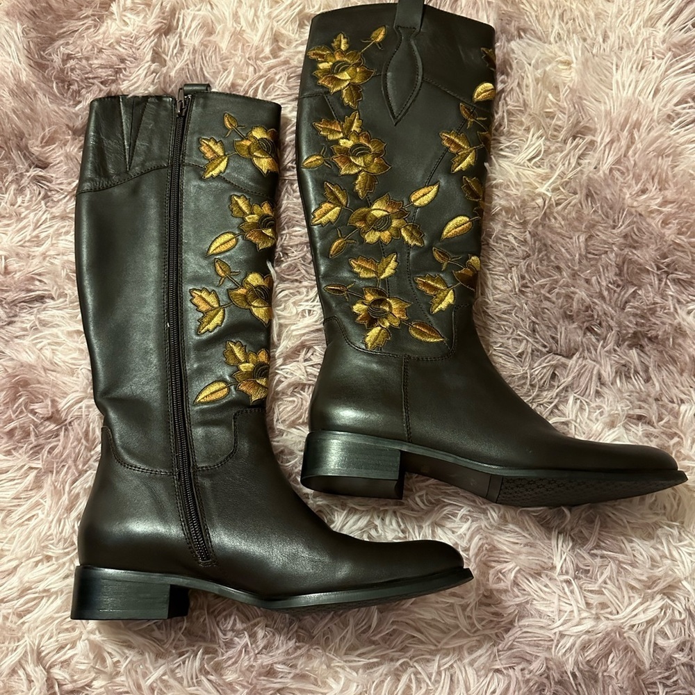Women’s Leather Knee High Zip up Floral Embroidered Boots size 37 US 7